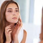 Dermatologue : quelle crème choisir quand on a une peau grasse ?