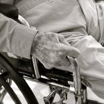 Comment faciliter le retour d’une personne âgée à son domicile après une hospitalisation