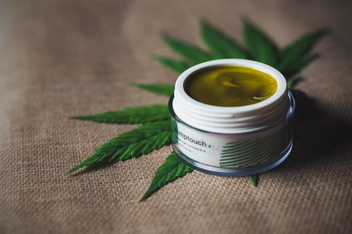 HUILE CBD : QUE FAUT-IL SAVOIR SUR L’HUILE DE CANNABIDIOL ?