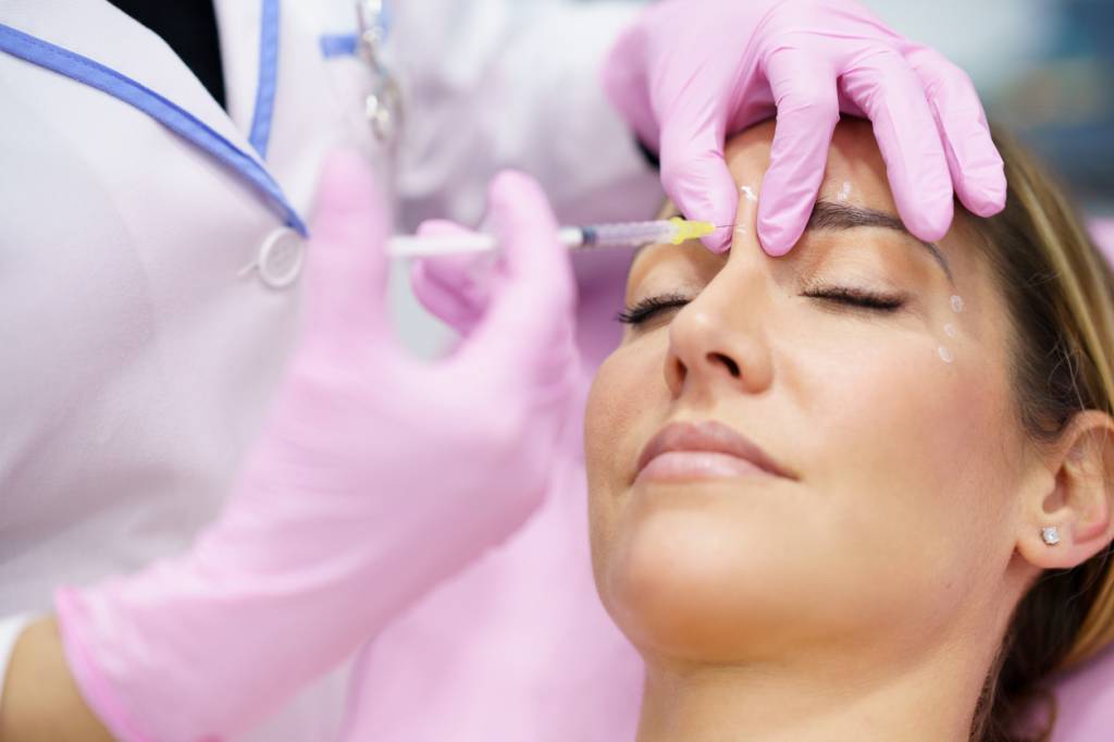 injection Botox toxine botulique chirurgie esthétique plastique rides traitement peau visage