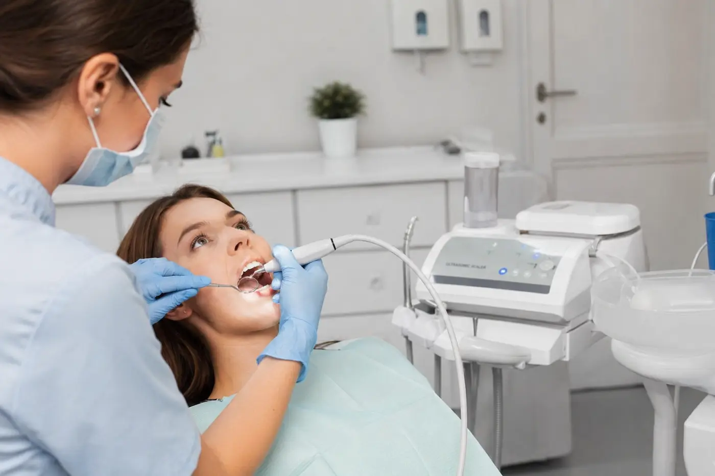 Hygiène en cabinet médical : pourquoi le nettoyage par ultrasons est incontournable